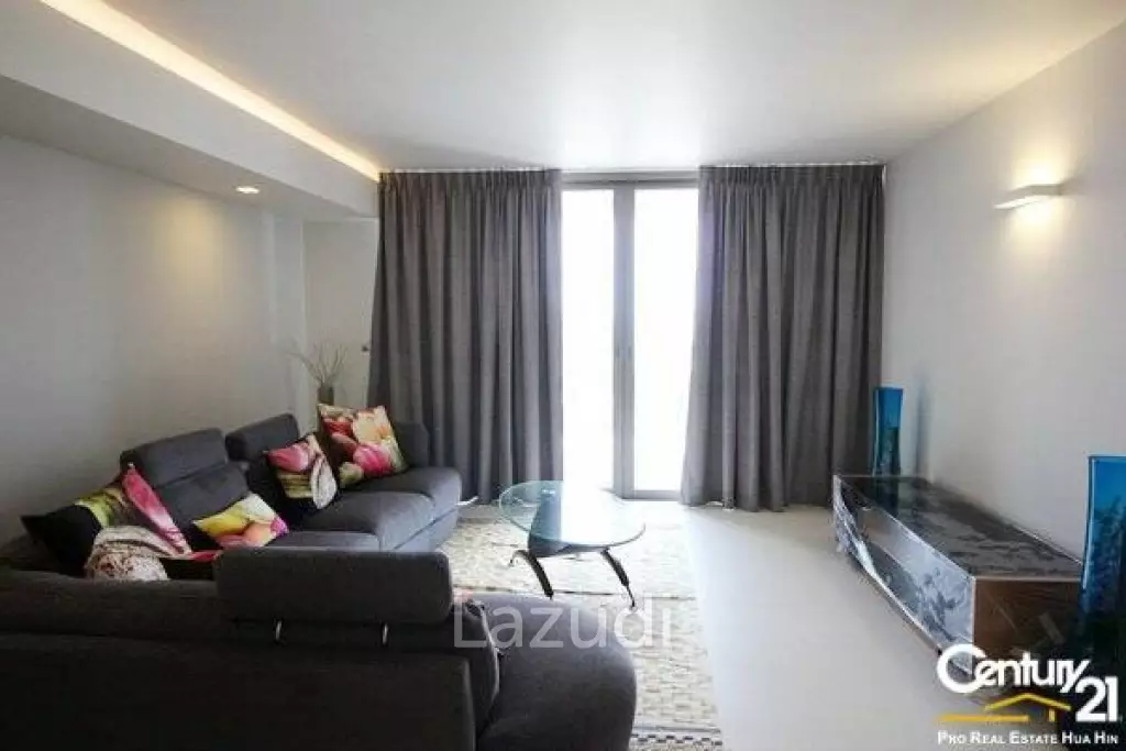 2 bedrooms condo close to the beach
