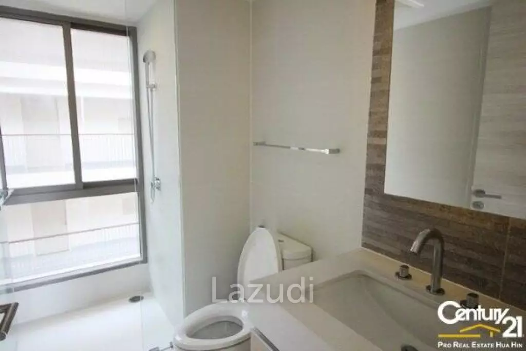 2 bedrooms condo close to the beach