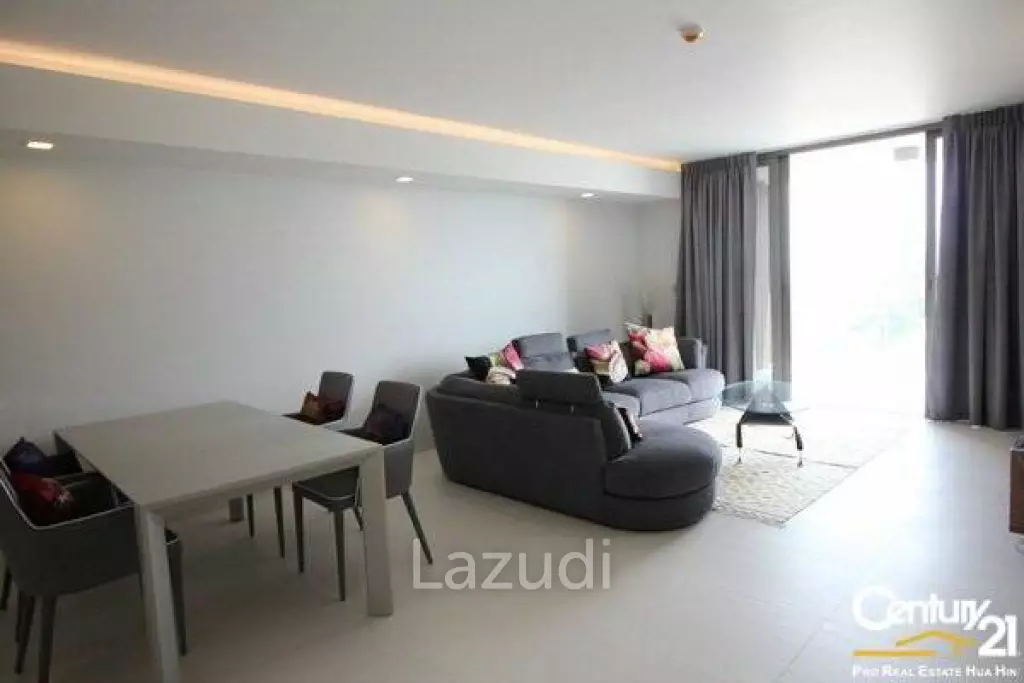 2 bedrooms condo close to the beach