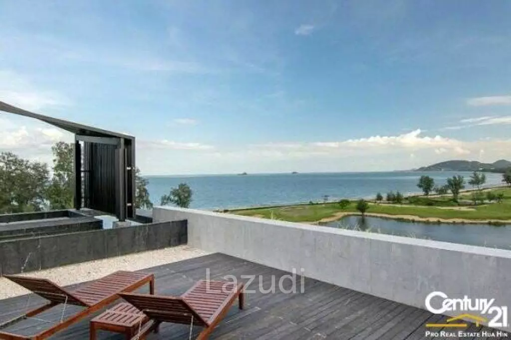 2 bedrooms condo close to the beach