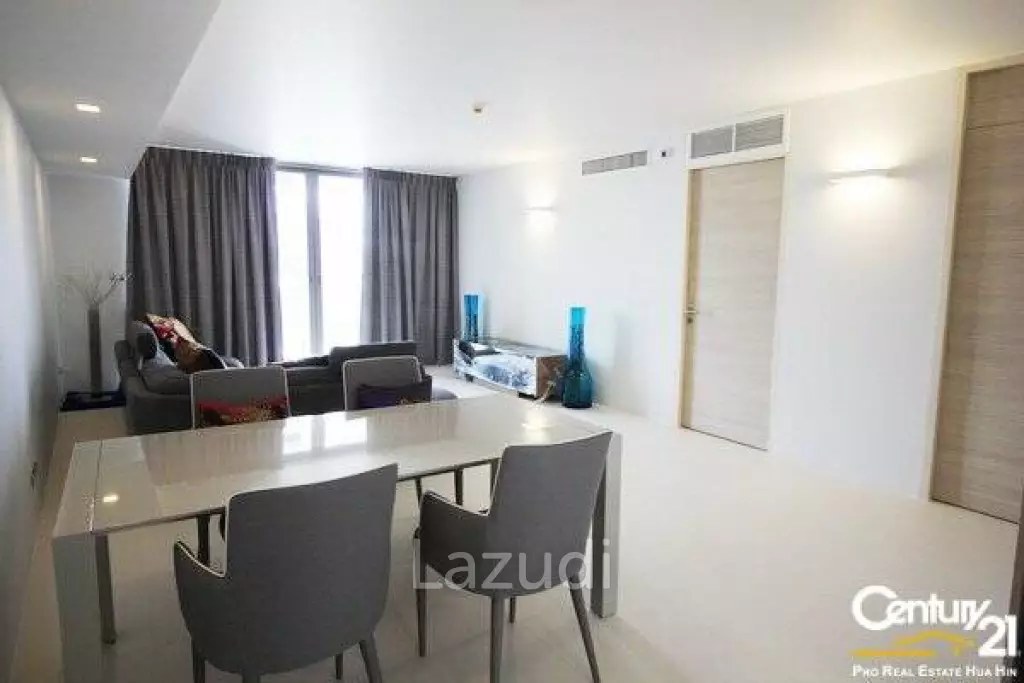 2 bedrooms condo close to the beach