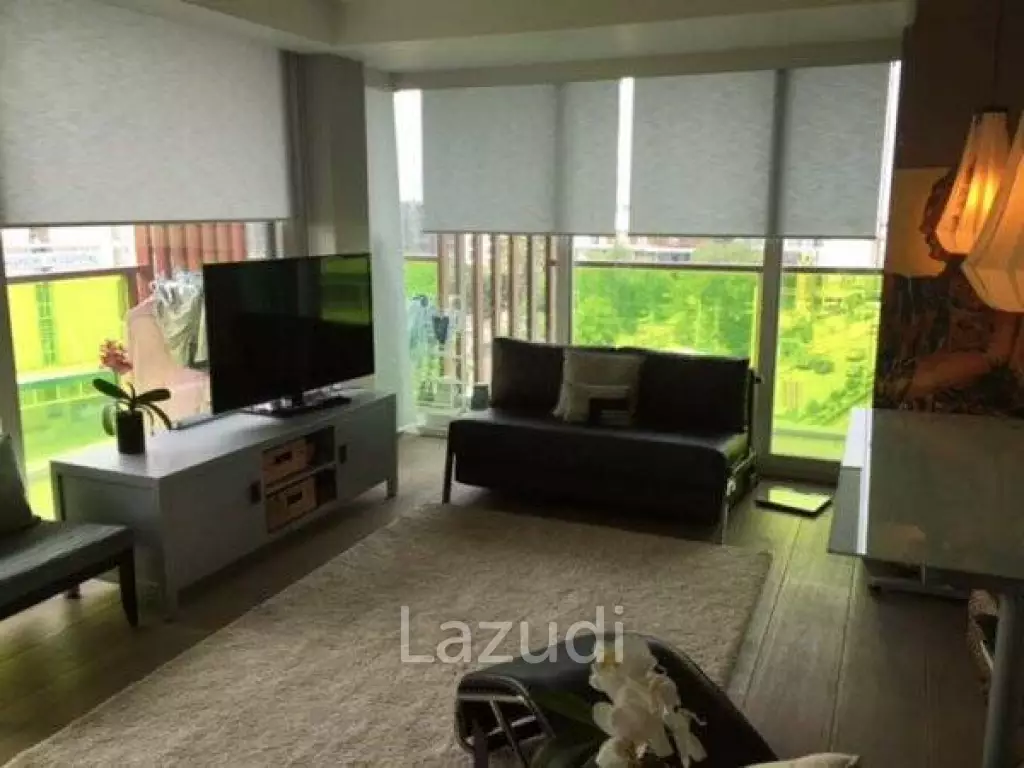 Immaculate 2 Bed Penthouse Condo next to the Beach