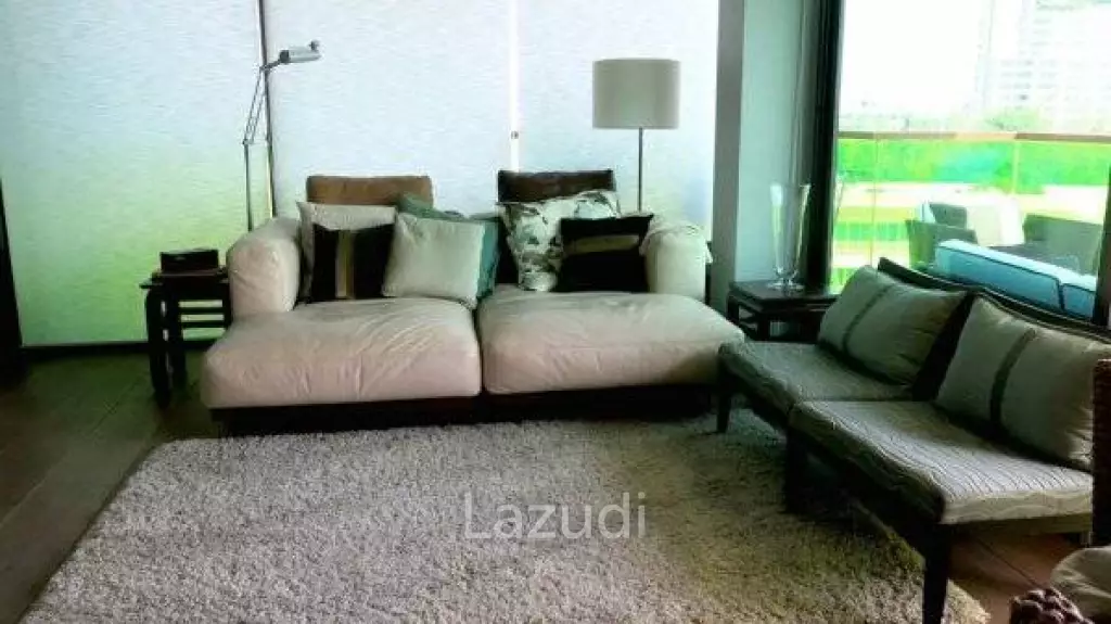 Immaculate 2 Bed Penthouse Condo next to the Beach