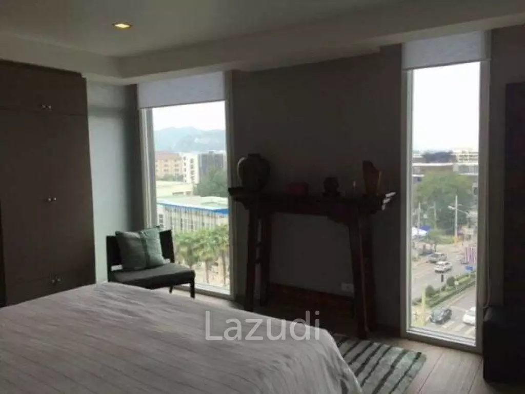 Immaculate 2 Bed Penthouse Condo next to the Beach