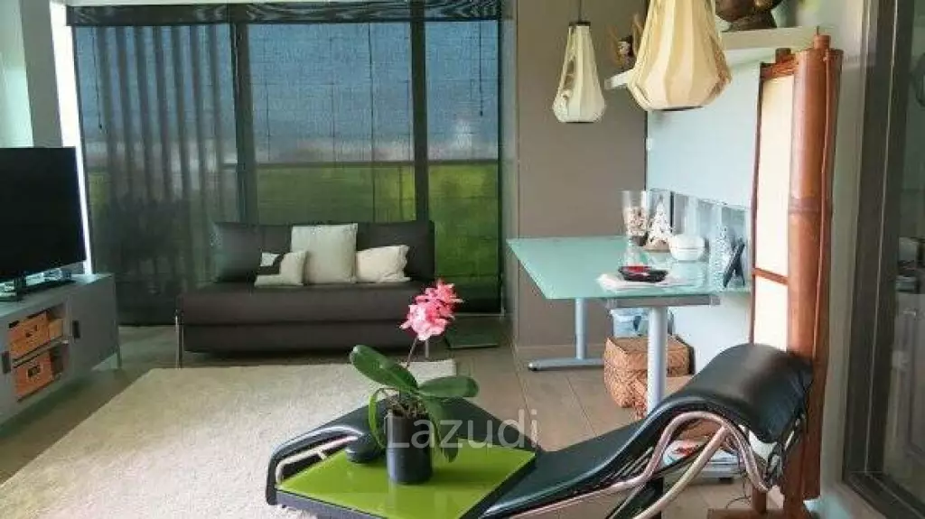 Immaculate 2 Bed Penthouse Condo next to the Beach