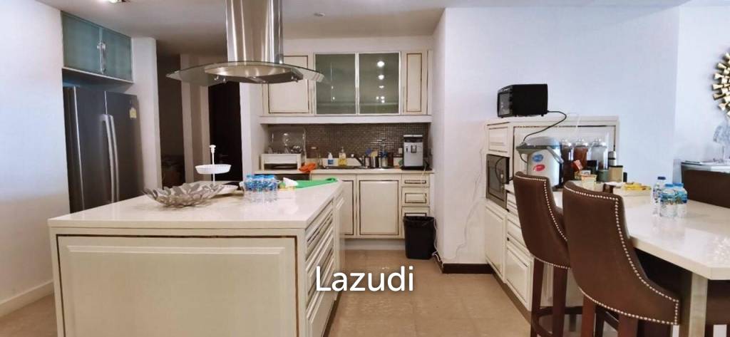 La Royale Beach Condo for Sale in Na-Jomtien