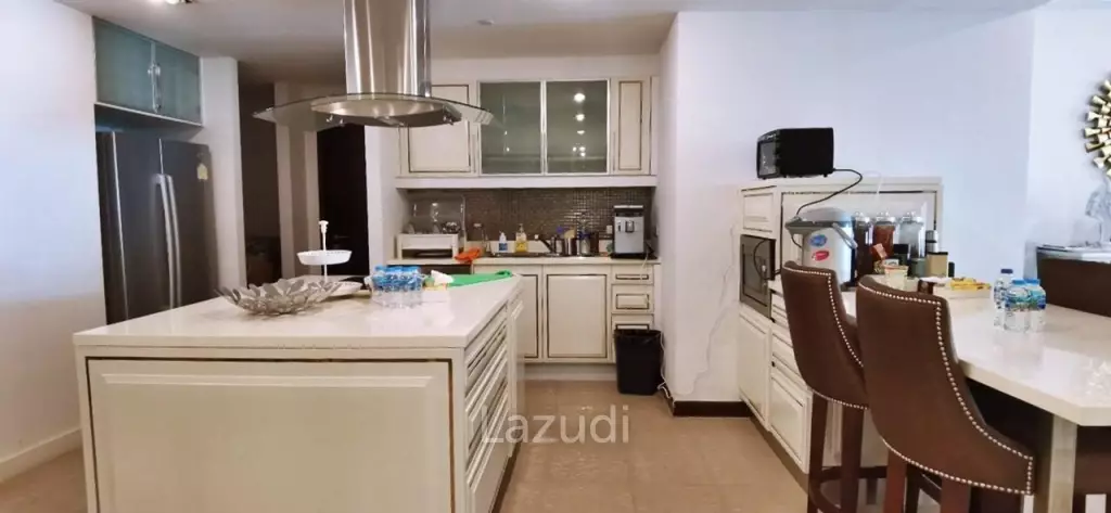 La Royale Beach Condo for Sale in Na-Jomtien