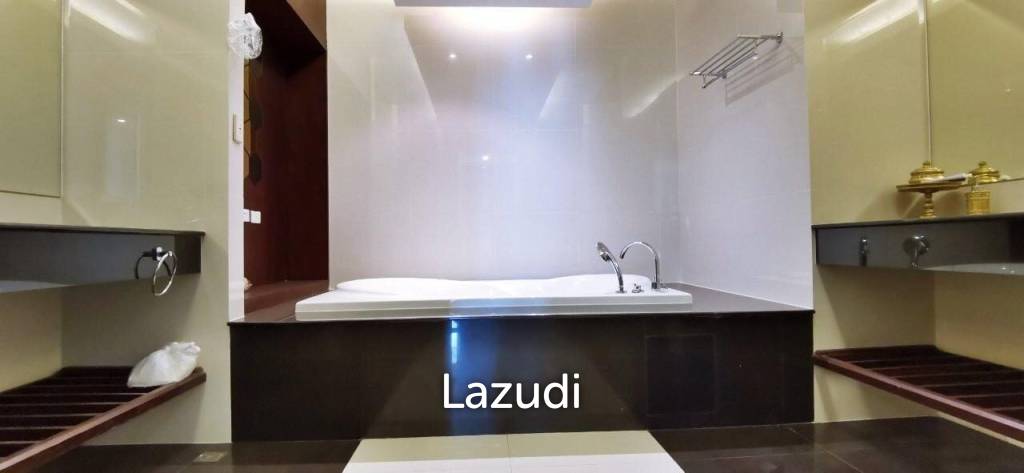 La Royale Beach Condo for Sale in Na-Jomtien