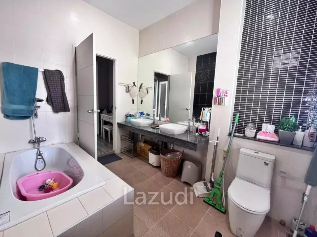 House at East Pattaya with 3 Bedrooms for Sale