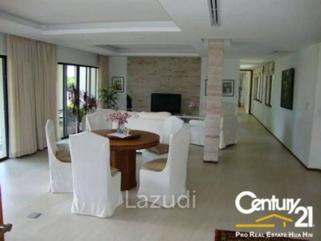 Luxury Redecorated Condo