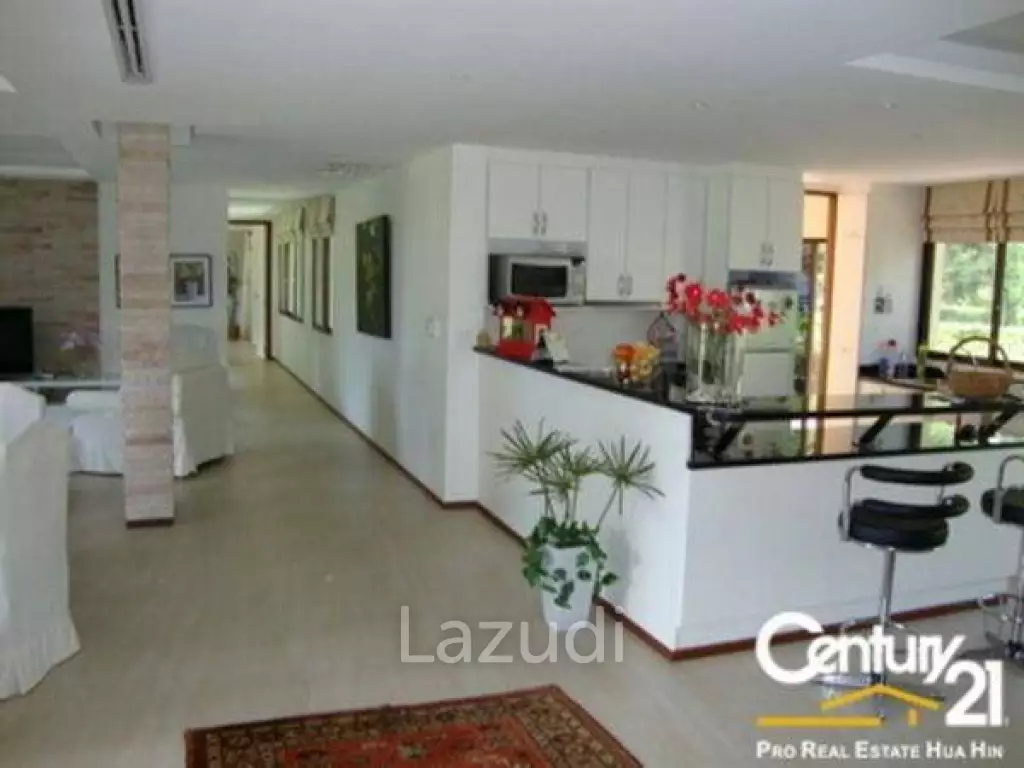 Luxury Redecorated Condo