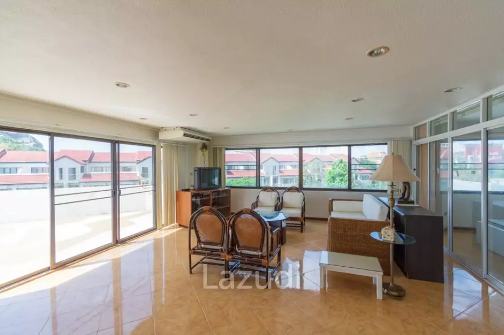 Absolute Beachfront 2 Bed Condo: Reduced in November 2016