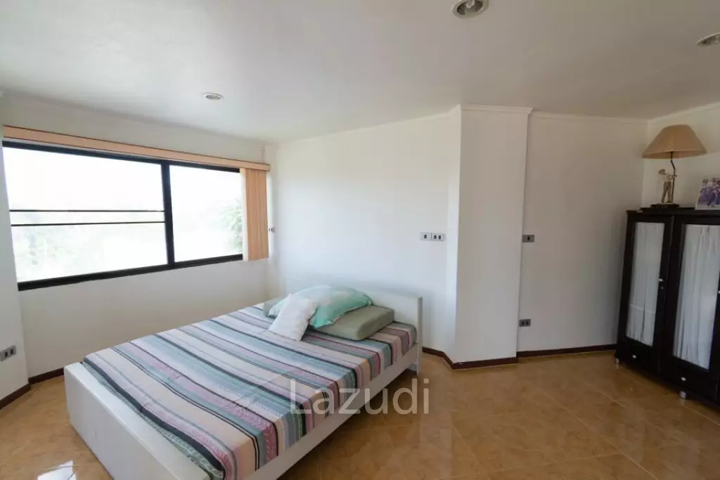 Absolute Beachfront 2 Bed Condo: Reduced in November 2016