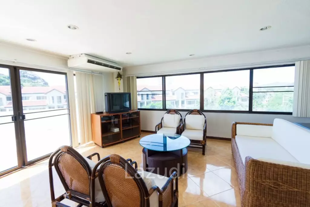 Absolute Beachfront 2 Bed Condo: Reduced in November 2016