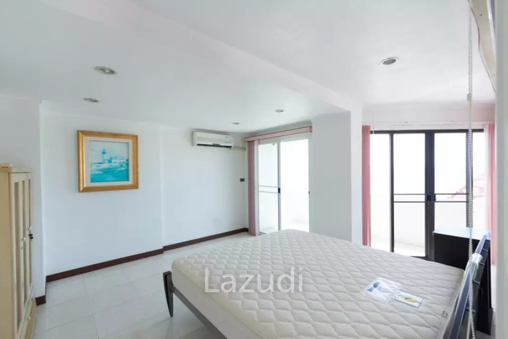 Absolute Beachfront 2 Bed Condo: Reduced in November 2016