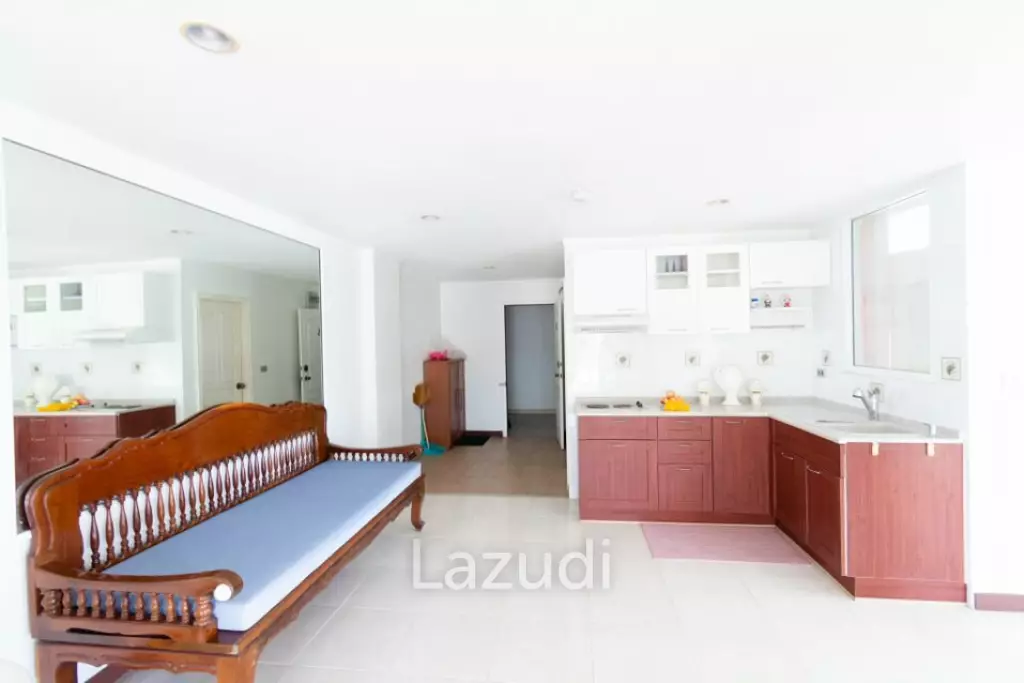 Absolute Beachfront 2 Bed Condo: Reduced in November 2016