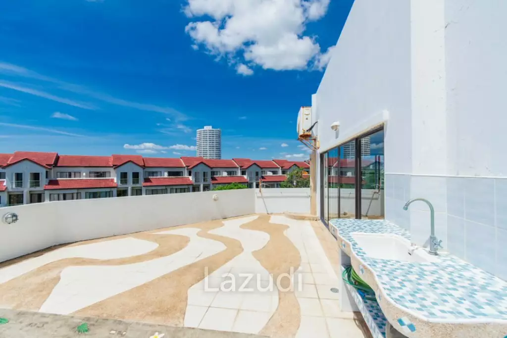 Absolute Beachfront 2 Bed Condo: Reduced in November 2016