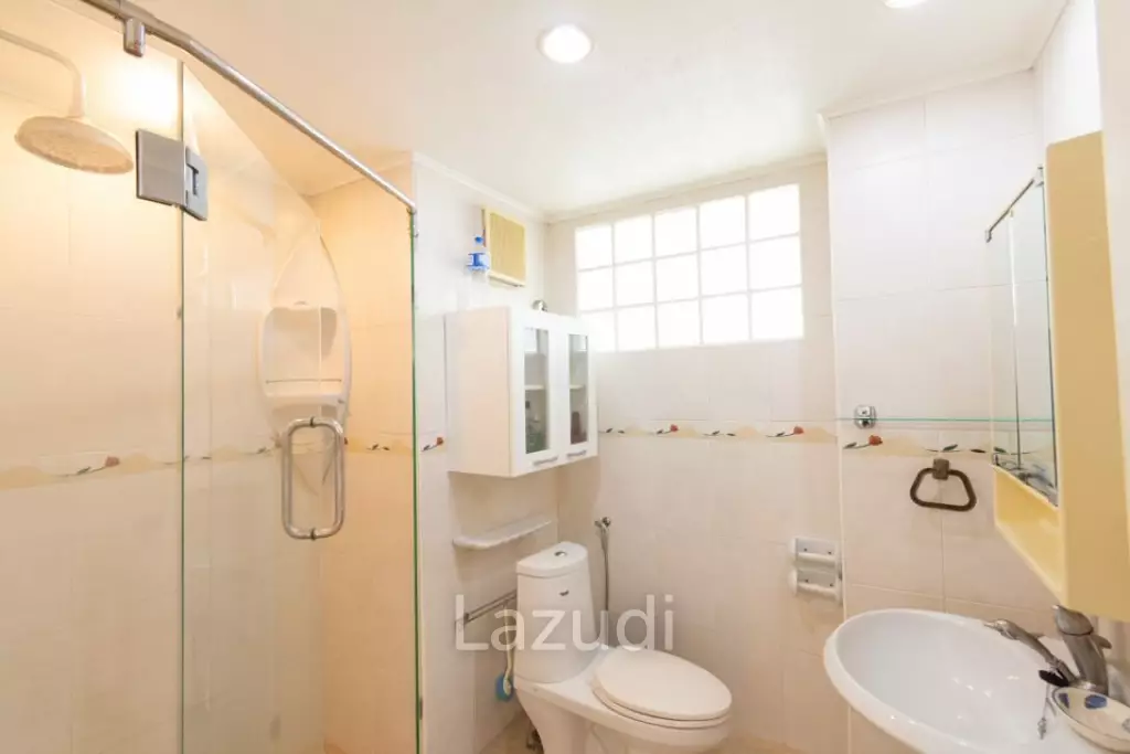 Absolute Beachfront 2 Bed Condo: Reduced in November 2016