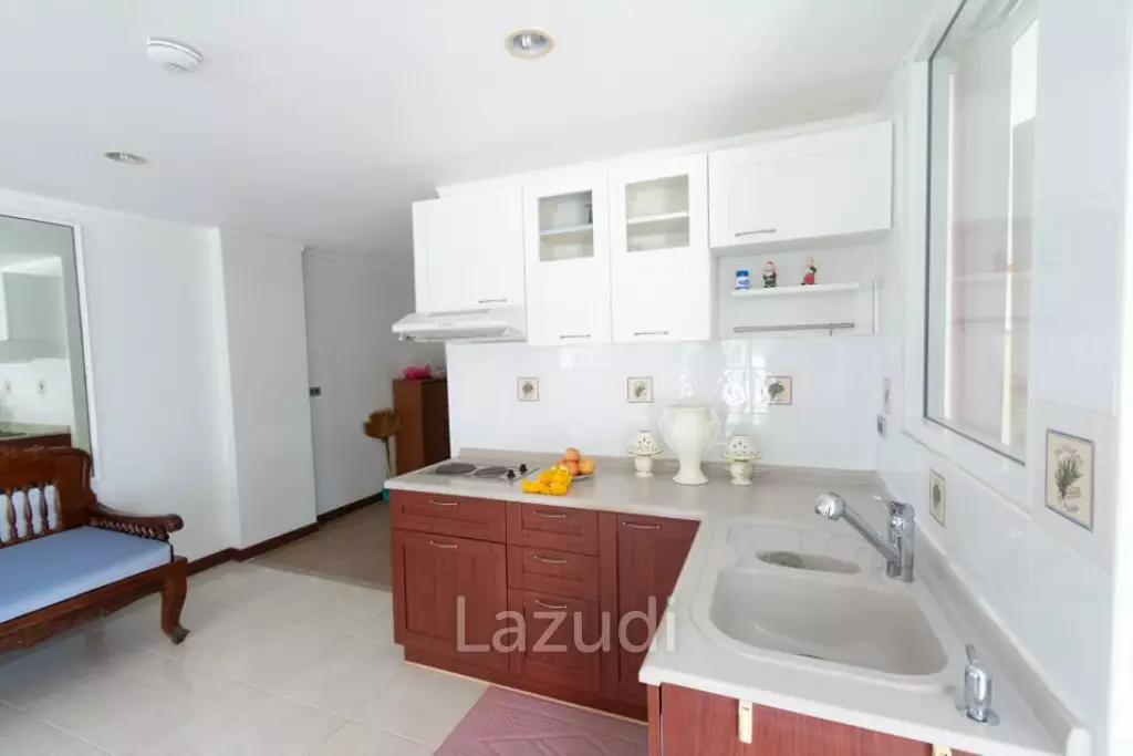 Absolute Beachfront 2 Bed Condo: Reduced in November 2016