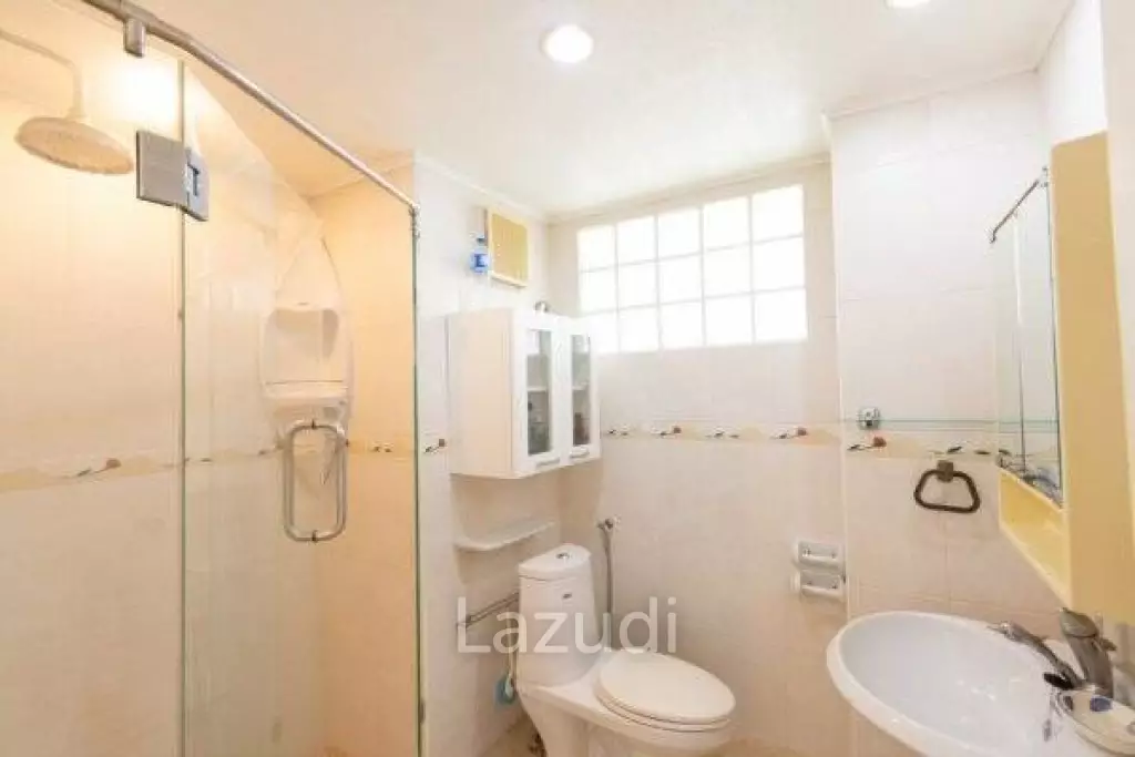 Absolute Beachfront 2 Bed Condo: Reduced in November 2016