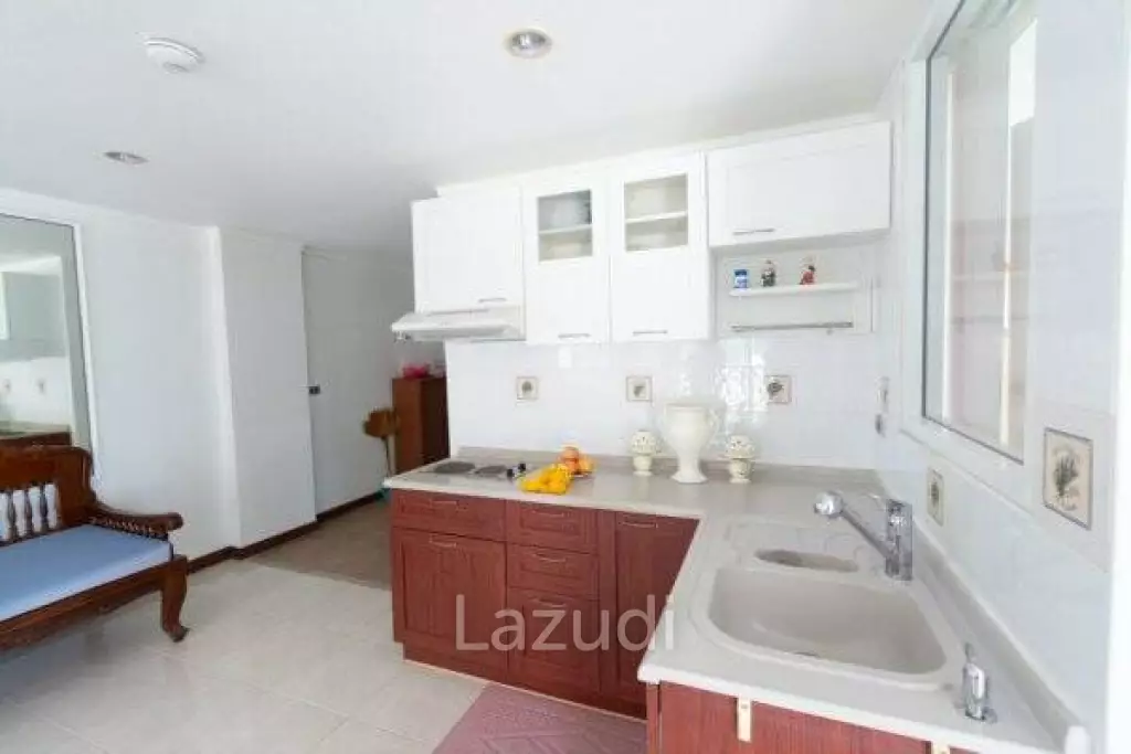 Absolute Beachfront 2 Bed Condo: Reduced in November 2016