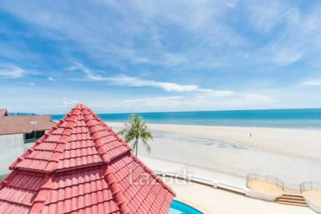 Absolute Beachfront 2 Bed Condo: Reduced in November 2016