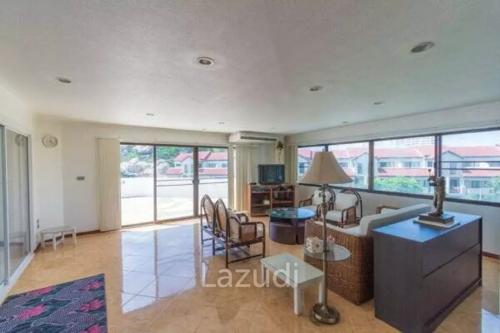 Absolute Beachfront 2 Bed Condo: Reduced in November 2016