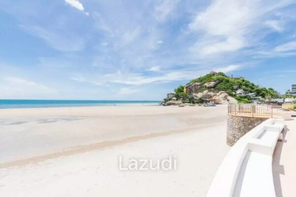 Absolute Beachfront 2 Bed Condo: Reduced in November 2016
