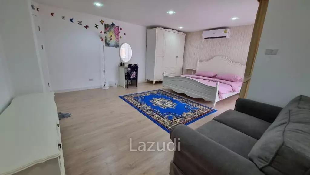 Pratumnak Ruamchok Condo for Sale