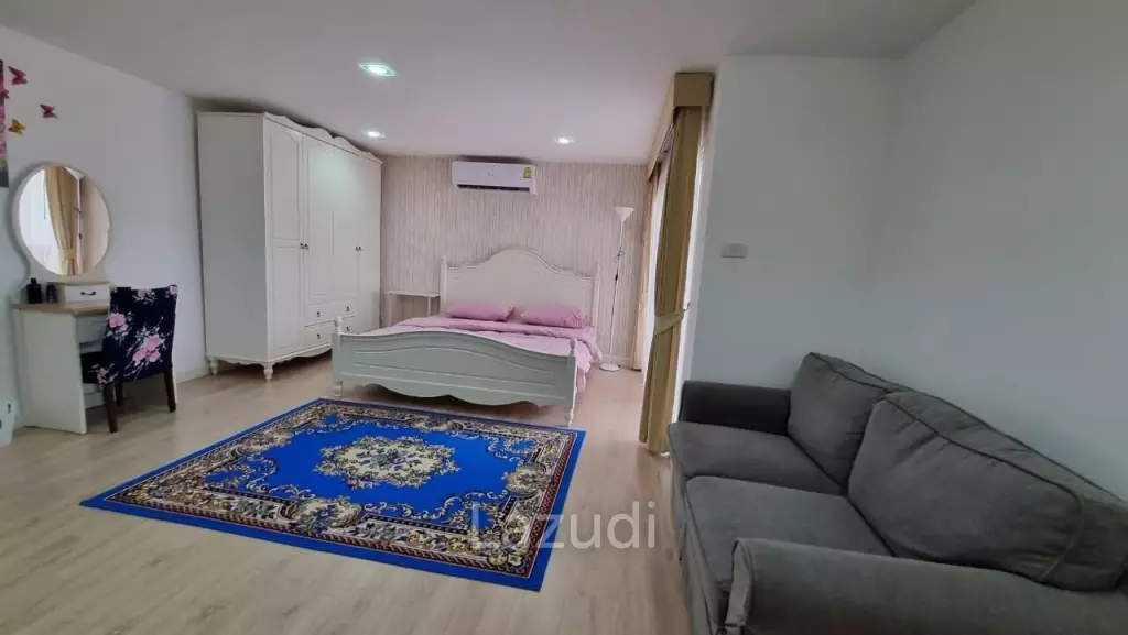 Pratumnak Ruamchok Condo for Sale