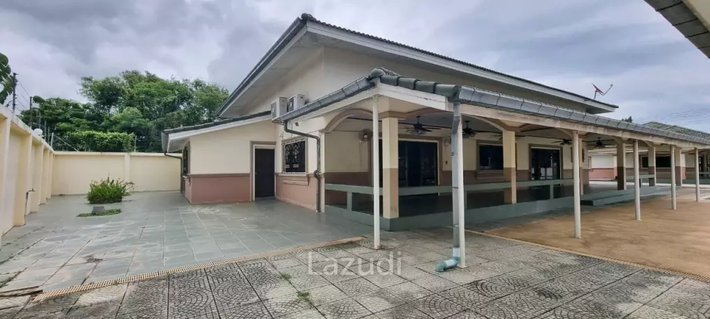 2 Houses with 7 Bedrooms for Sale
