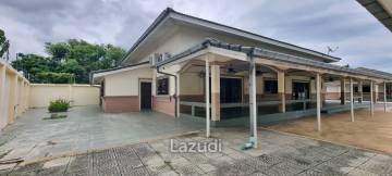 2 Houses with 7 Bedrooms for Sale