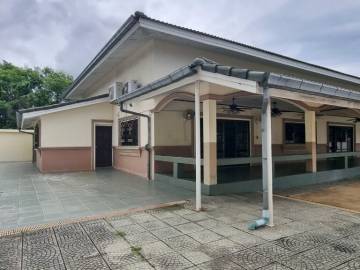 2 Houses with 7 Bedrooms for Sale
