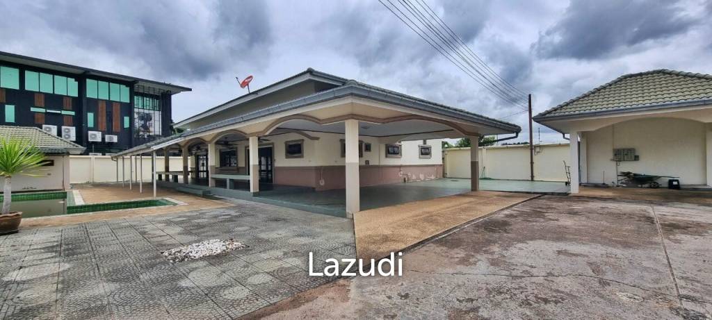 2 Houses with 7 Bedrooms for Sale