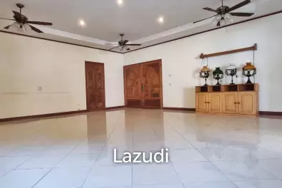 2 Houses with 7 Bedrooms for Sale