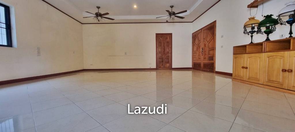 2 Houses with 7 Bedrooms for Sale
