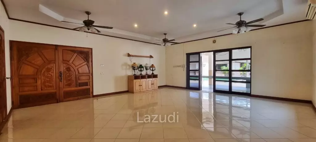 2 Houses with 7 Bedrooms for Sale