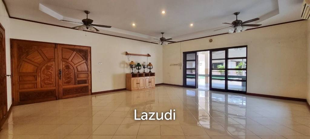 2 Houses with 7 Bedrooms for Sale