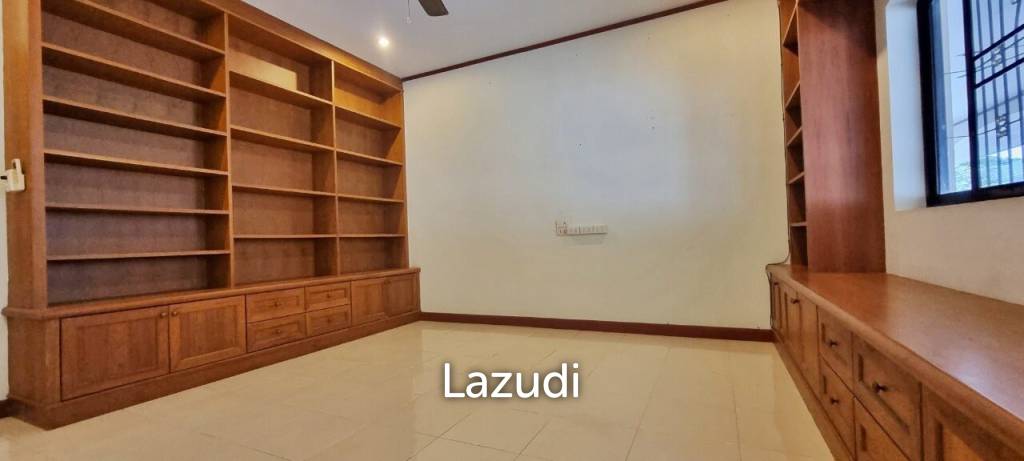 2 Houses with 7 Bedrooms for Sale