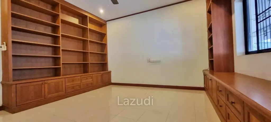 2 Houses with 7 Bedrooms for Sale