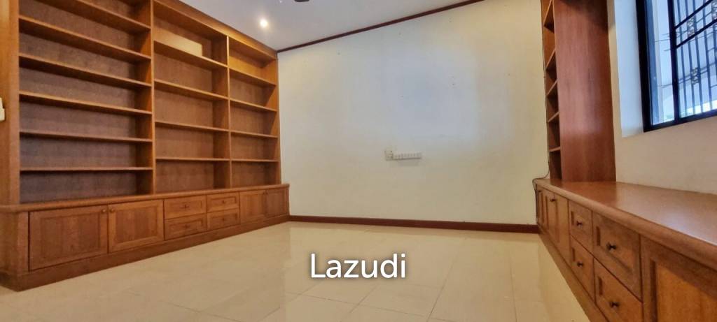 2 Houses with 7 Bedrooms for Sale