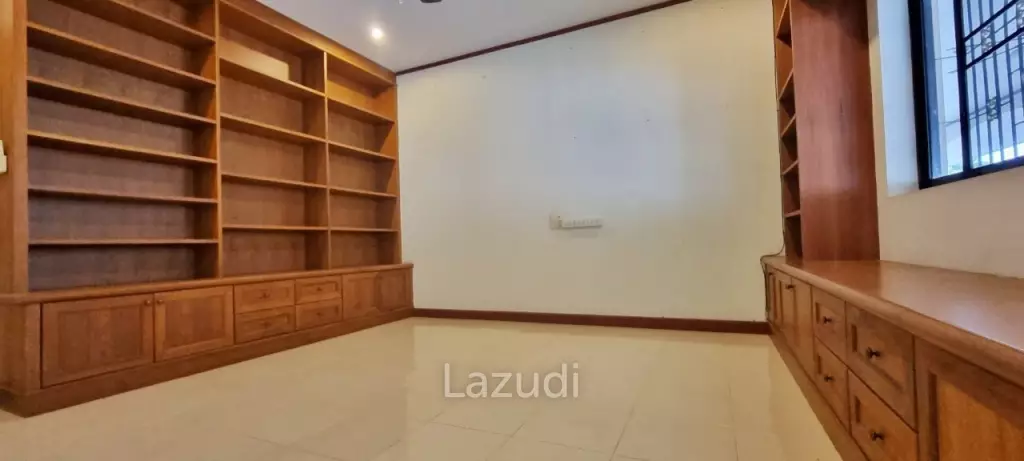 2 Houses with 7 Bedrooms for Sale