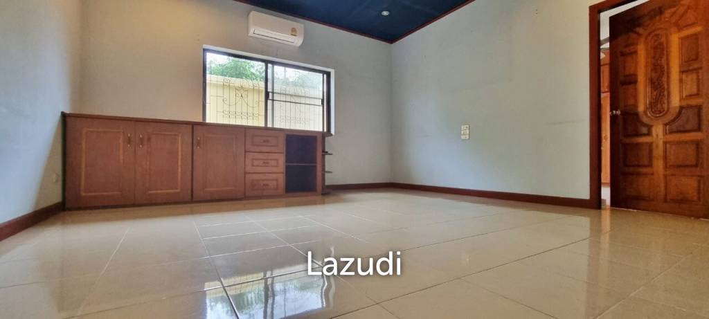 2 Houses with 7 Bedrooms for Sale