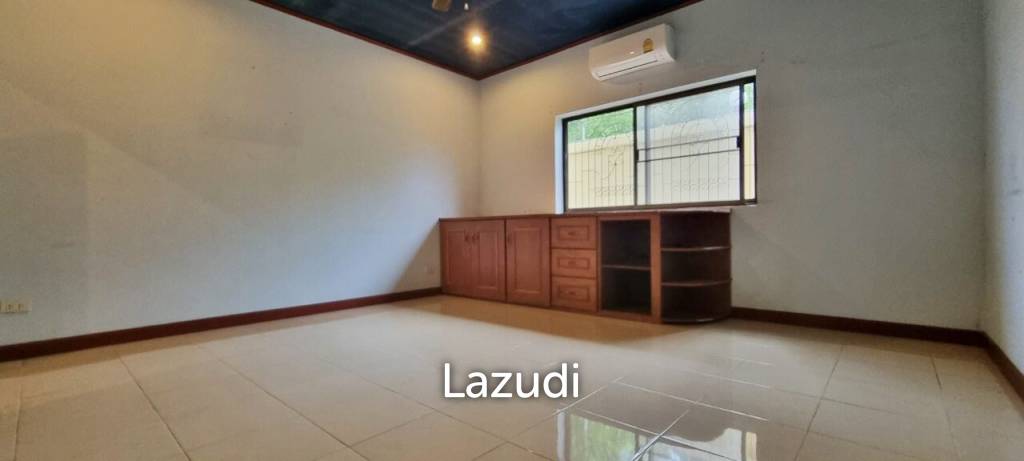 2 Houses with 7 Bedrooms for Sale