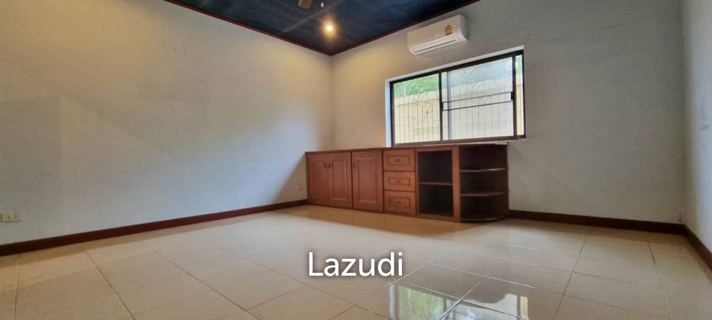 2 Houses with 7 Bedrooms for Sale