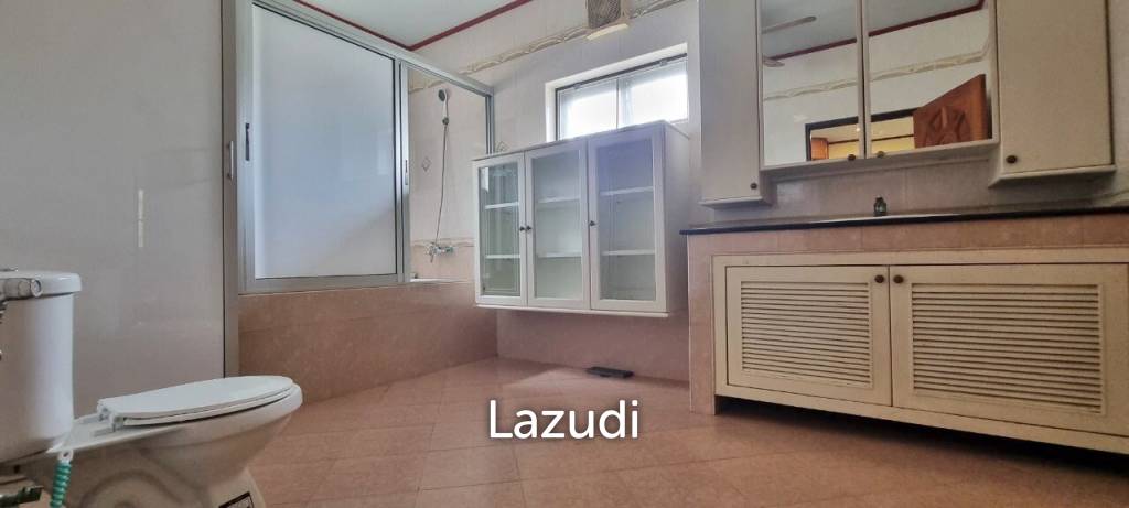 2 Houses with 7 Bedrooms for Sale