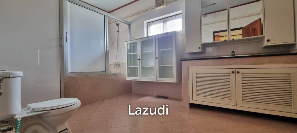 2 Houses with 7 Bedrooms for Sale