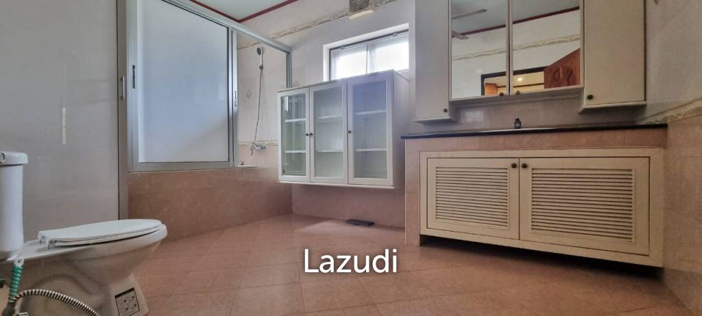 2 Houses with 7 Bedrooms for Sale
