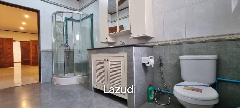 2 Houses with 7 Bedrooms for Sale