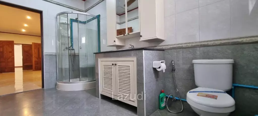 2 Houses with 7 Bedrooms for Sale